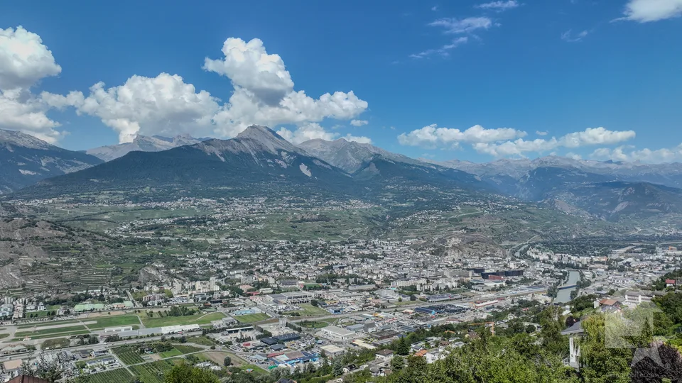 Magnifique terrain avec permis en force