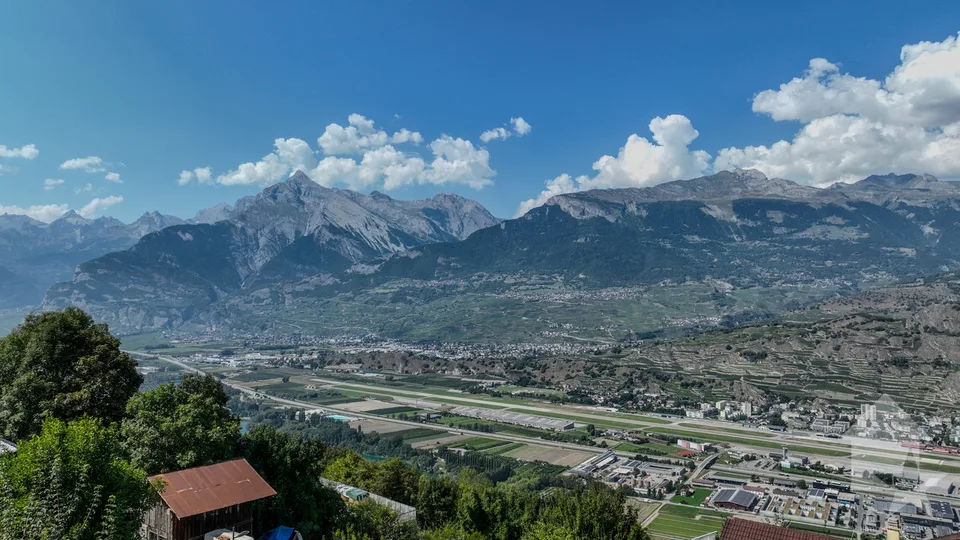 Magnifique terrain avec permis en force