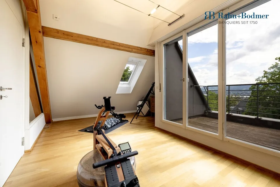 Grosszügige Maisonette-Wohnung mit Dachterrasse an exklusiver Zürichberg-Lage – Foto 11 von 15