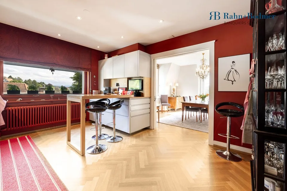 Appartement maisonnette spacieux avec terrasse sur le toit dans un emplacement exclusif de Zürichberg
