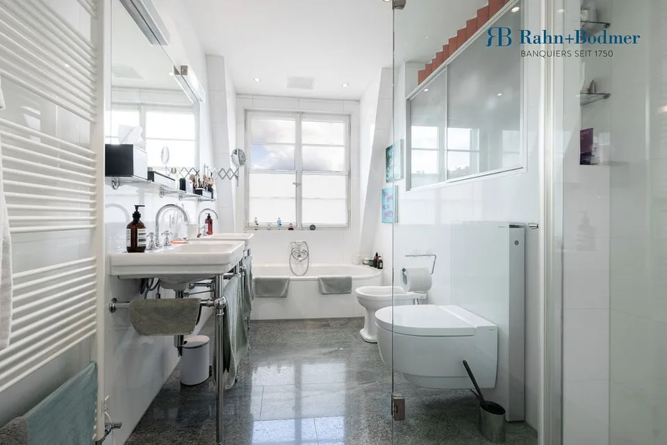 Grosszügige Maisonette-Wohnung mit Dachterrasse an exklusiver Zürichberg-Lage – Foto 9 von 15