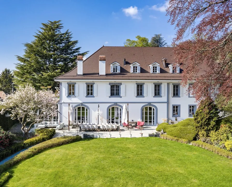 Splendid, fully renovated manor house