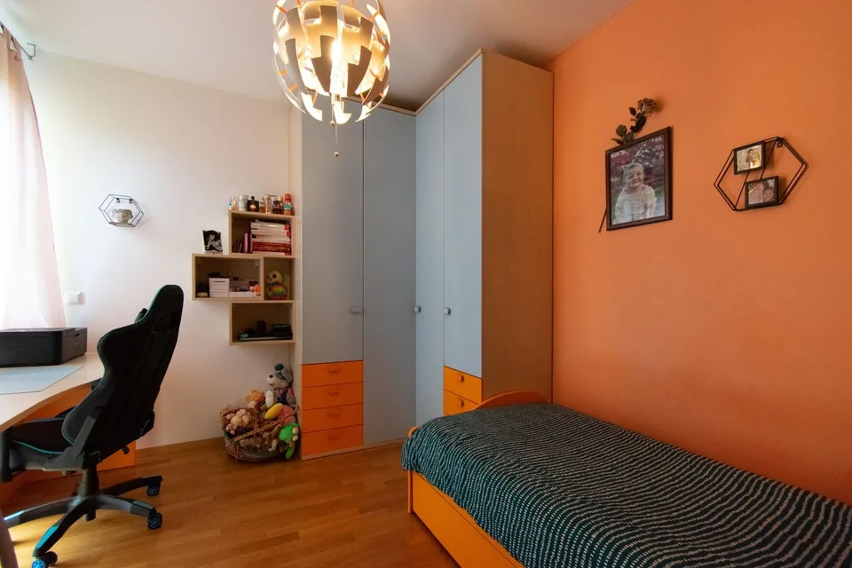 Modernes 4.5-Zimmer-Apartment mit Terrasse – Foto 10 von 13