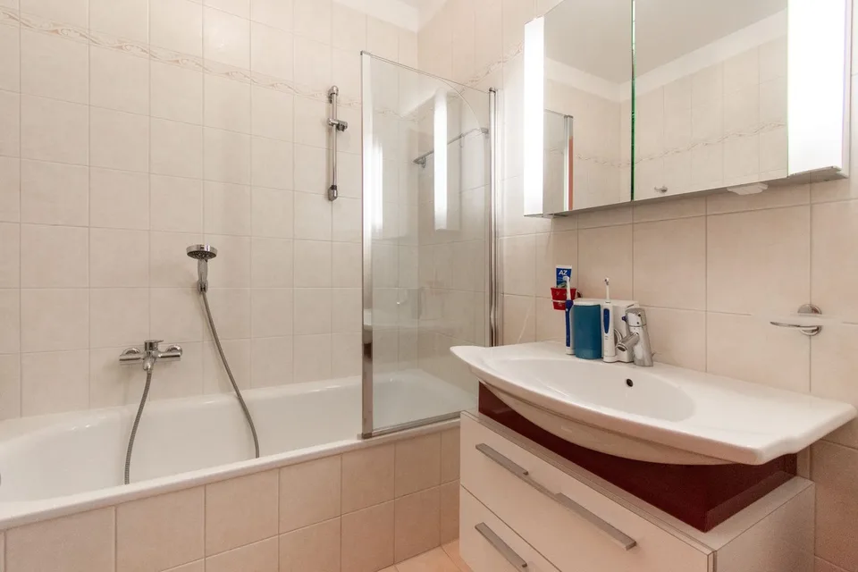 Modernes 4.5-Zimmer-Apartment mit Terrasse – Foto 12 von 13