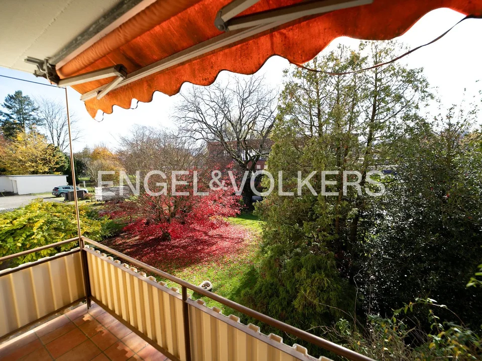Maison multifamiliale polyvalente dans un excellent emplacement