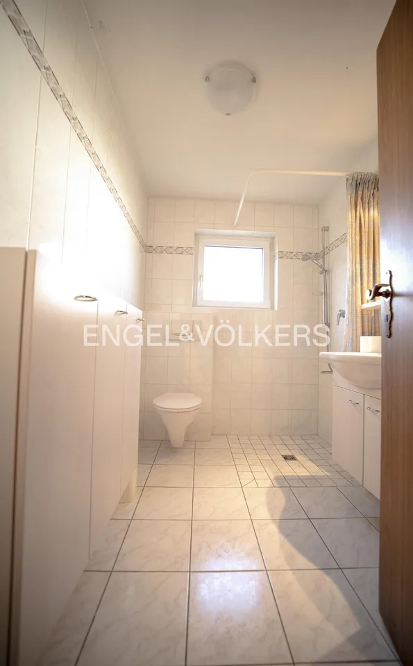 Maison multifamiliale polyvalente dans un excellent emplacement
