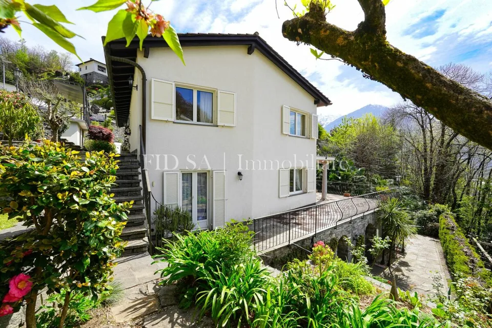 Casa indipendente in splendida posizione collinare - natura, sole e privacy