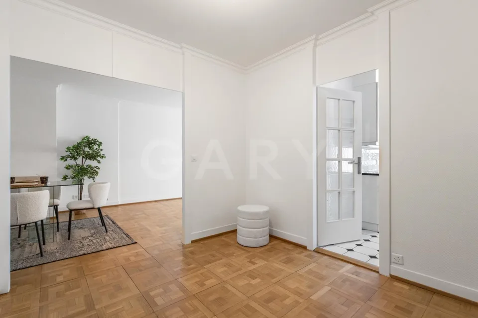 Appartamento traversante con balconi, completamente ristrutturato & piscine sul tetto