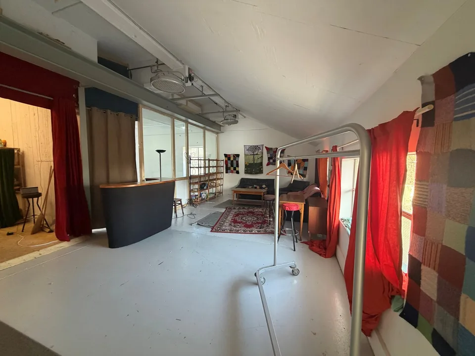 Selten zur Verkauf stehendes – Handwerkliches Gebäude mit Potenzial zur Loft-Umgestaltung – Foto 6 von 15