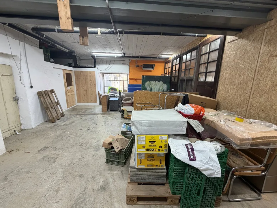 Selten zur Verkauf stehendes – Handwerkliches Gebäude mit Potenzial zur Loft-Umgestaltung – Foto 13 von 15