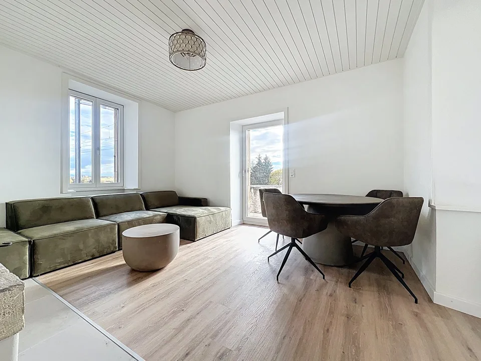 Coup de cœur garanti – villa rénovée avec terrasse et vue sur le lac !
