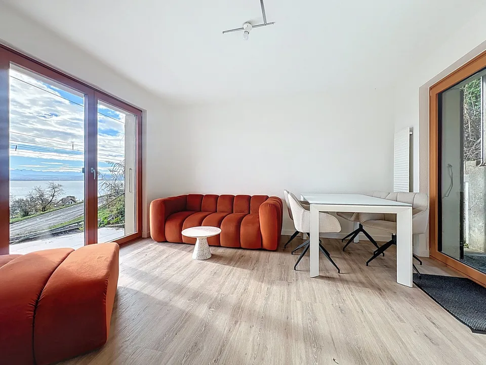 Coup de cœur garanti – villa rénovée avec terrasse et vue sur le lac !