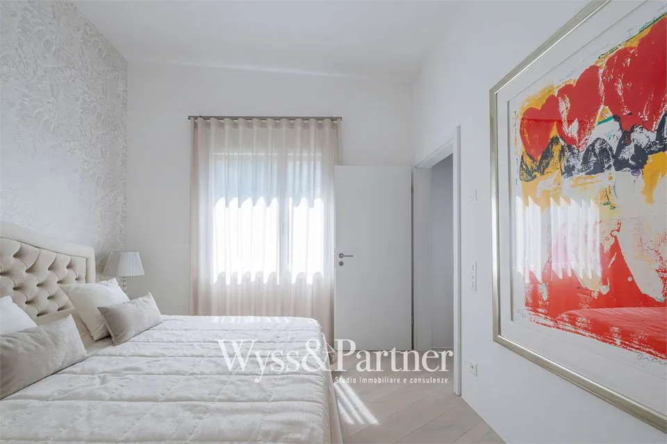 Dernier étage avec terrasse - appartement 2.5 pièces moderne à Giubiasco