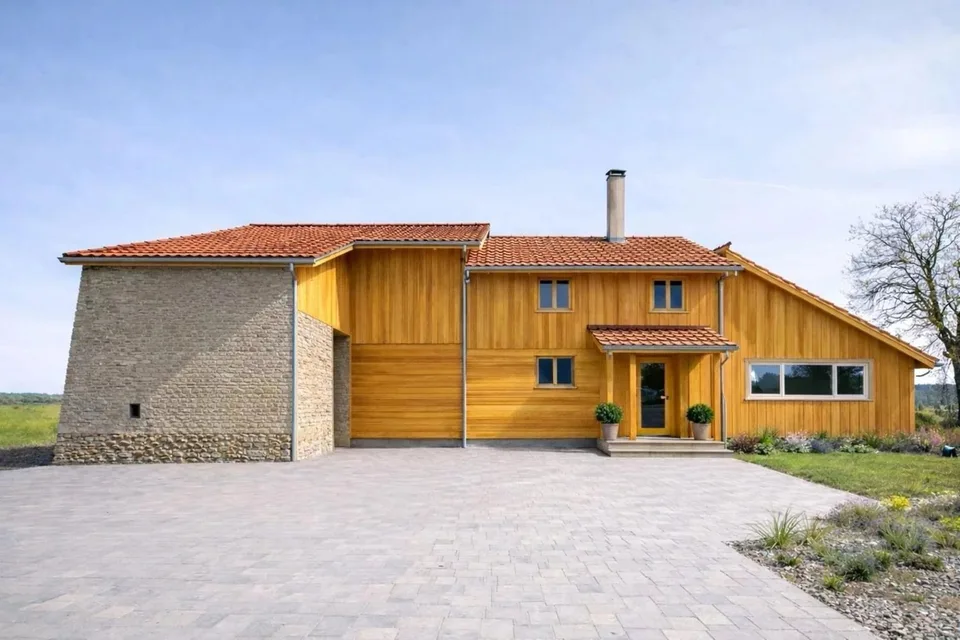 Zu Verkaufen: Projekt für ein grünes Leben, Haus mit 4.5 Zimmern + 2 Pferdeboxen