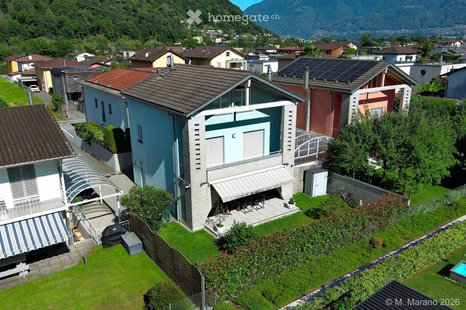 Einfamilienhaus in Losone mit Blick auf den Golfplatz