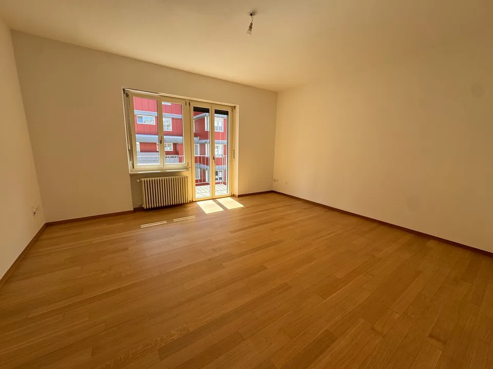 Wohnen am See: Raffinierte 4.5 Zimmer vollständig renoviert in Cassarate