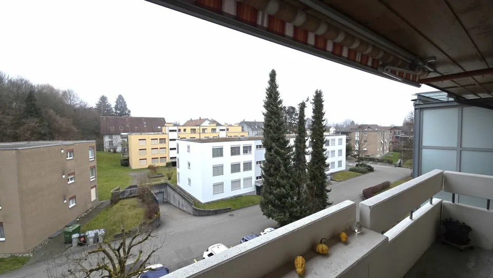 Wohnen in 3.5 Zimmerwohnung im obersten Geschoss mit Balkon