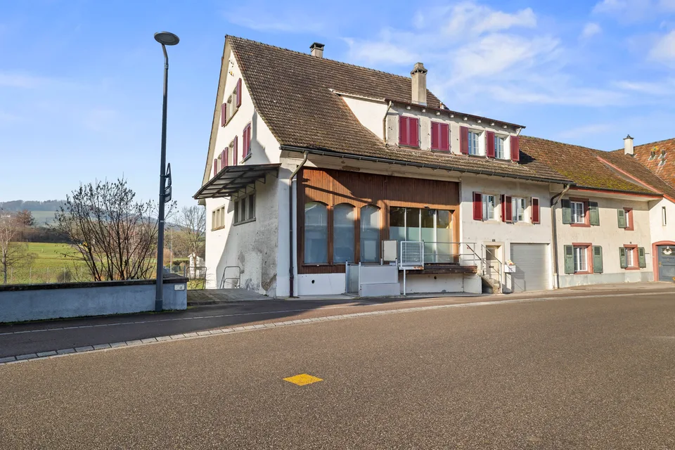 Casa residenziale e commerciale con potenziale di sviluppo in posizione centrale