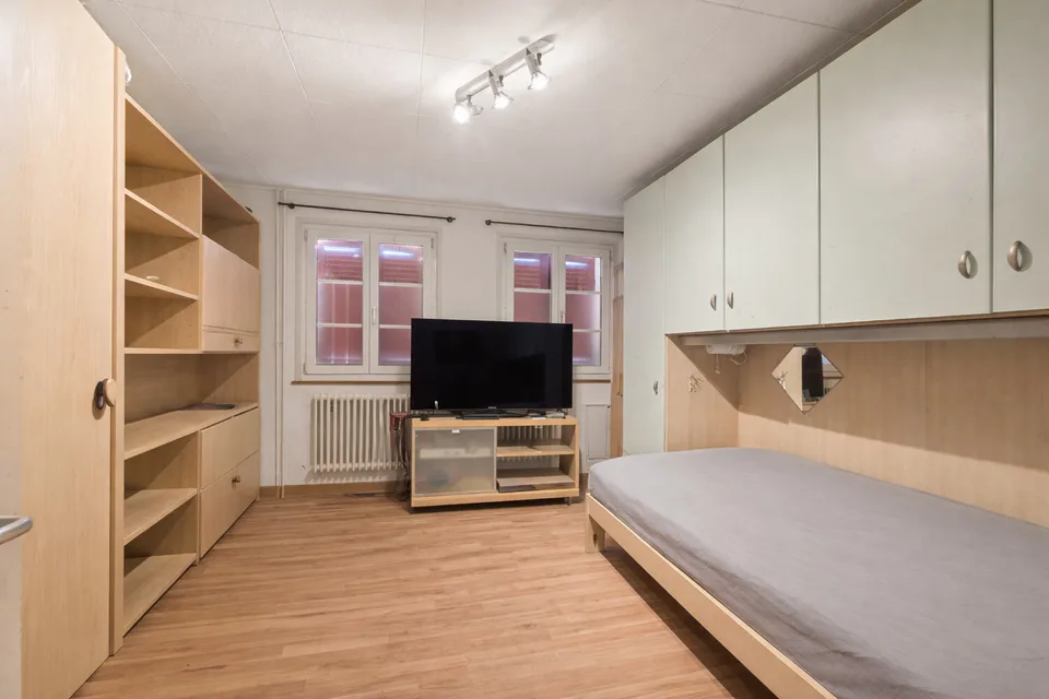 Wohn- und Geschäftshaus mit Entwicklungspotenzial an zentraler Lage in – Foto 8 von 13