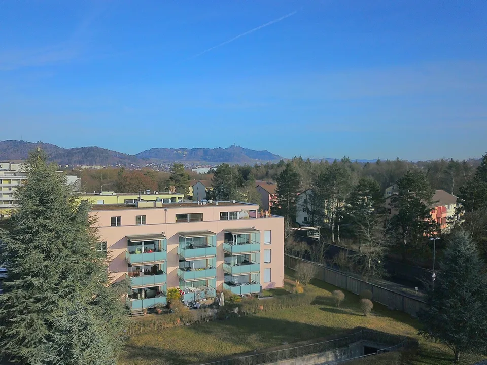 Appartement penthouse de 5,5 pièces près de la ville avec une vue imprenable