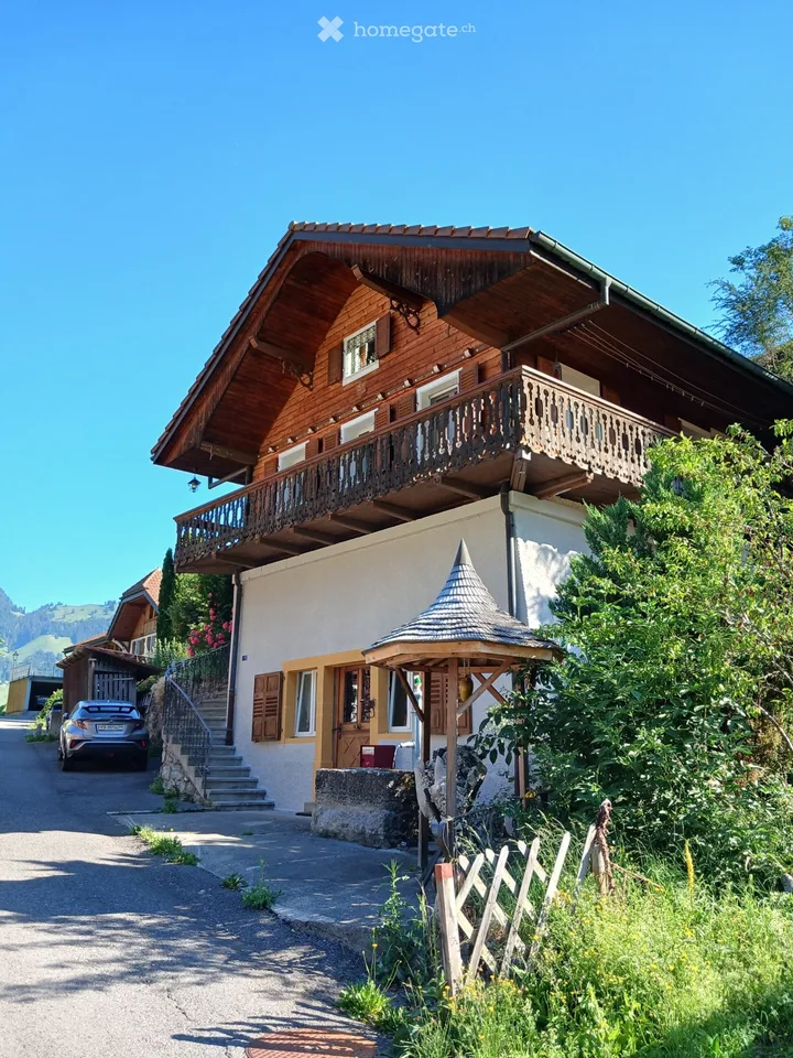 Charmant Chalet atypique de 5 pièces à Charmey