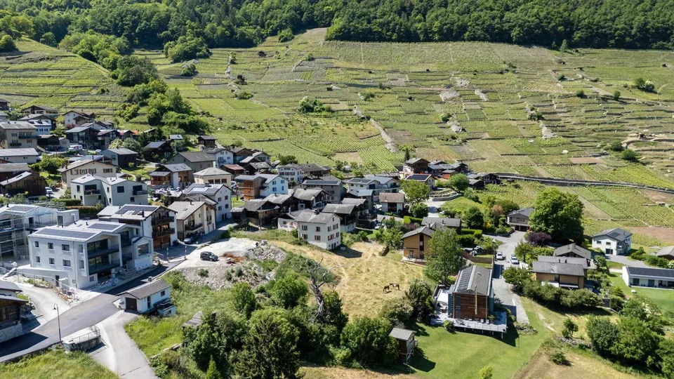 3 building plots - ideal location for a real estate project!