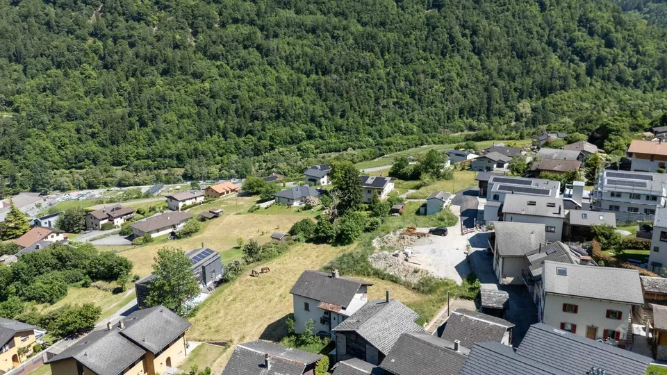 3 building plots - ideal location for a real estate project!