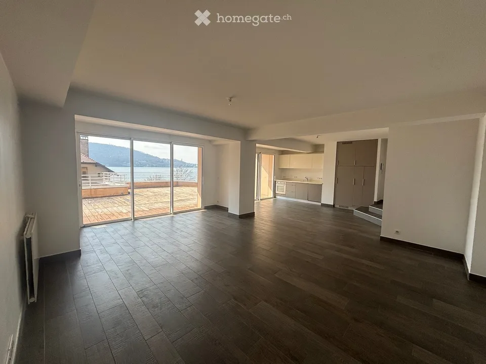 Appartamento con terrazza di 94 m² e vista sul Lago di Annecy
