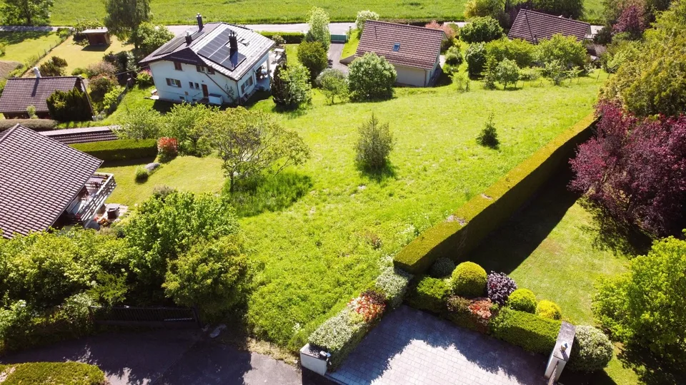 Terrain Constructible dans un environnement paisible et verdoyant