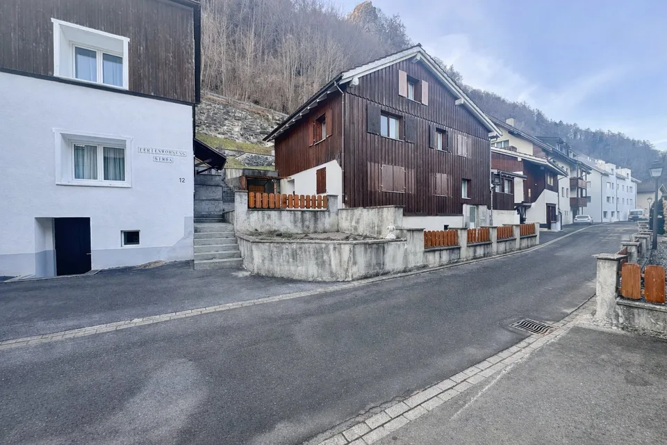 20 unités d'habitation / parking souterrain / peuvent être créées / zone d'aménagement avec objets existants