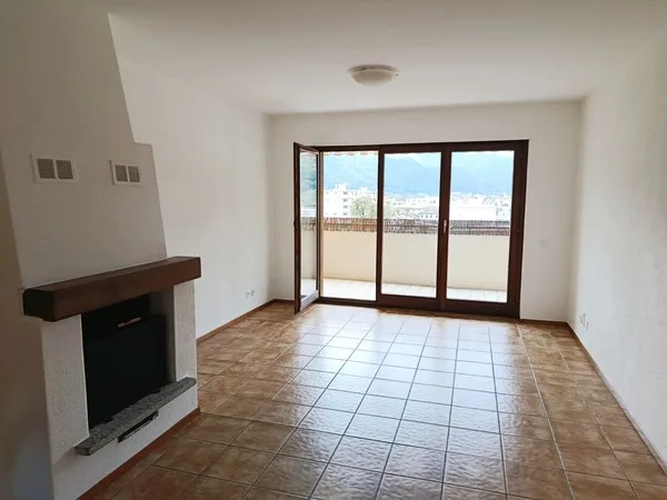 Vendiamo appartamento 2.5 locali con camino a Caslano