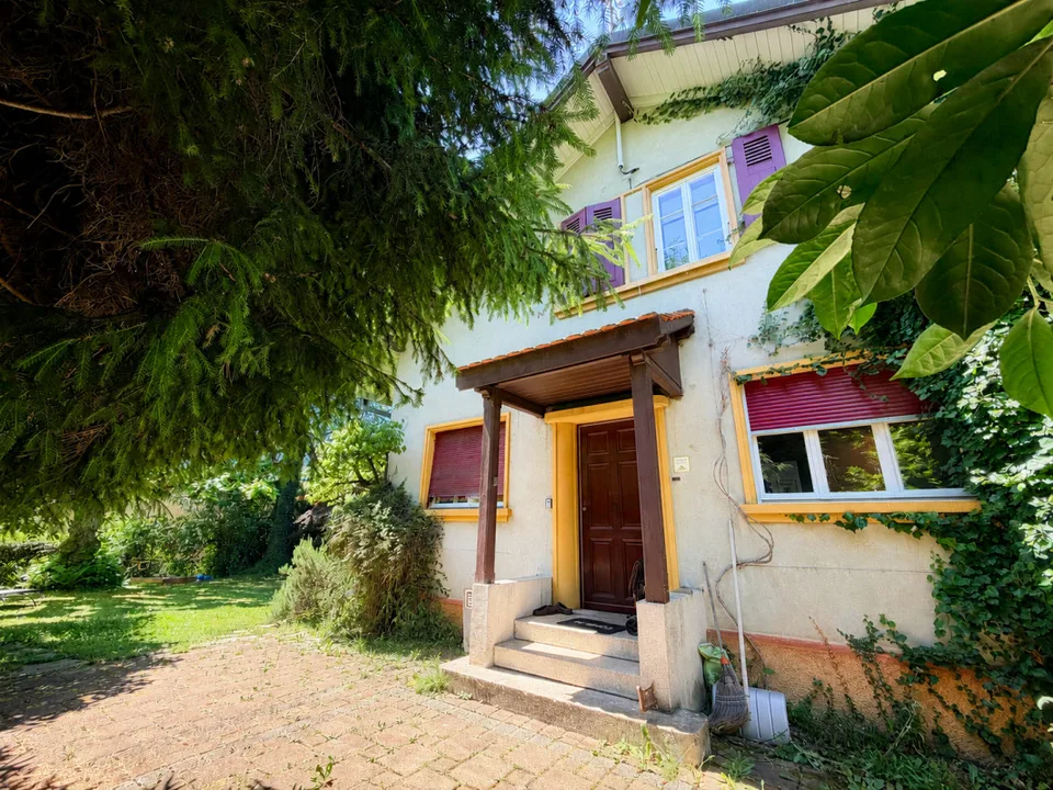 In esclusiva - Chailly - Casa di carattere in un giardino verde poetico