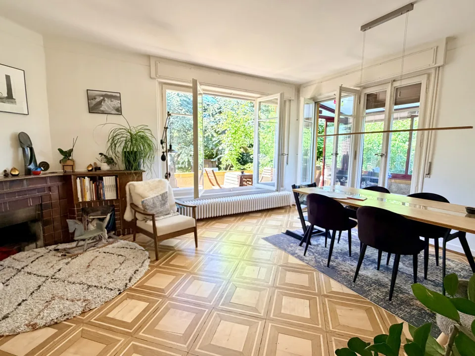 In esclusiva - Chailly - Casa di carattere in un giardino verde poetico