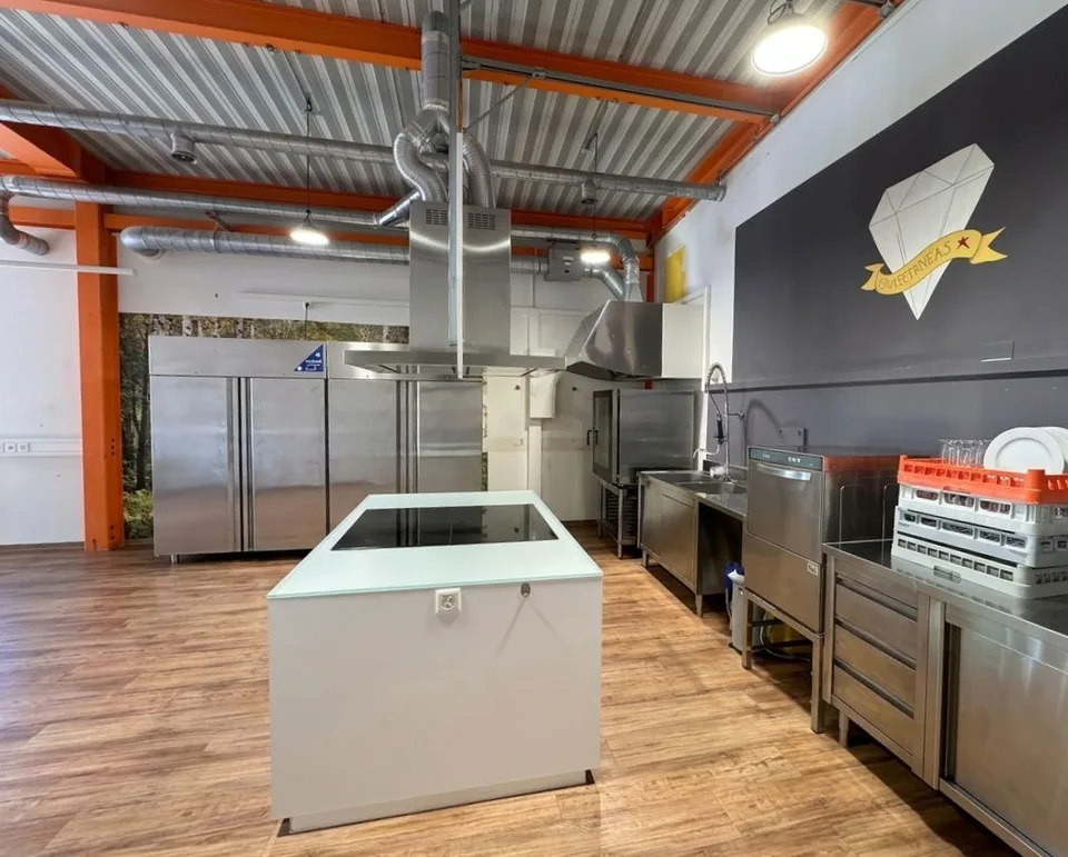 Condizioni Attractive - Spazio Commerciale a Berg TG in Affitto – foto 9 di 10