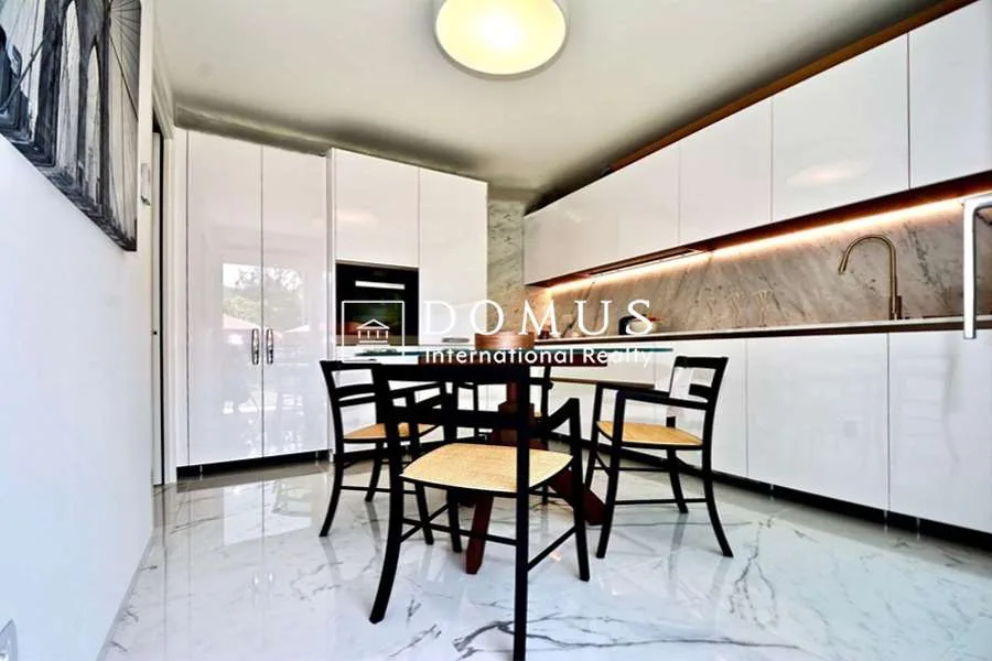 Luxus-Villa direkt am See