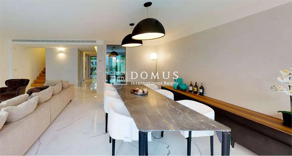 Luxus-Villa direkt am See