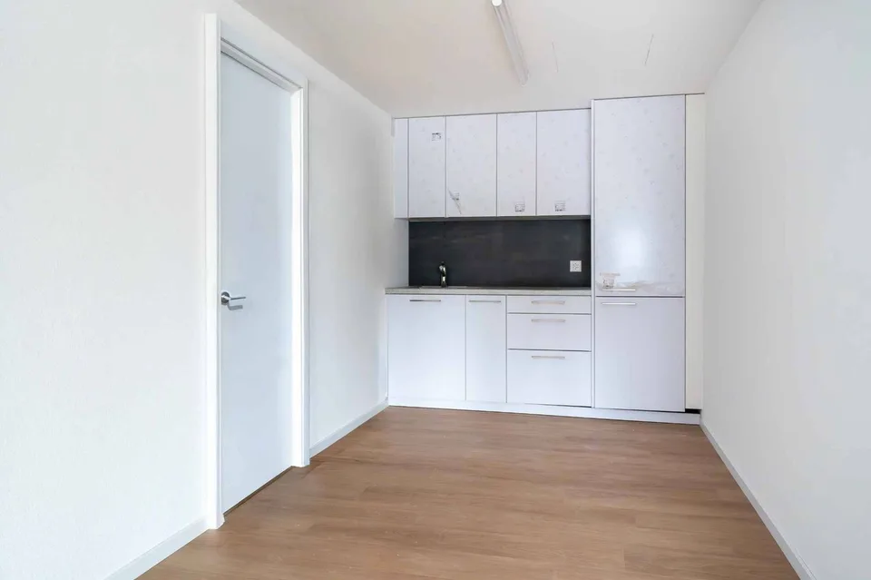 Locali commerciali moderni e completamente ristrutturati di 129 m² e 230 m²