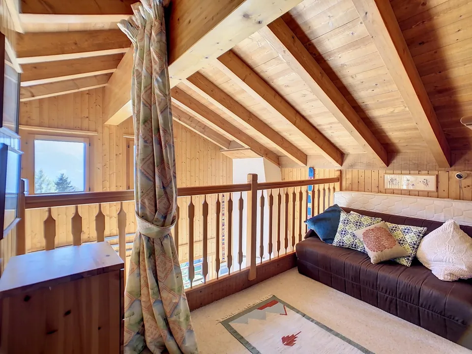 Incantevole appartamento di 3 camere situato nelle alture di Verbier, con una vista mozzafiato dal balcone.