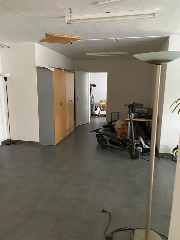 Helles Büro (110m2) mit Lager (45m2) an zentraler Lage in Täuffelen – Foto 7 von 12