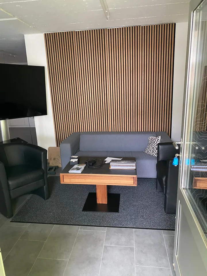 Helles Büro (110m2) mit Lager (45m2) an zentraler Lage in Täuffelen