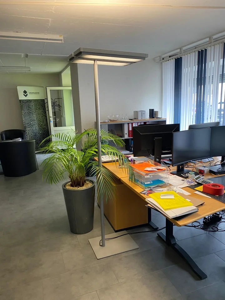 Helles Büro (110m2) mit Lager (45m2) an zentraler Lage in Täuffelen