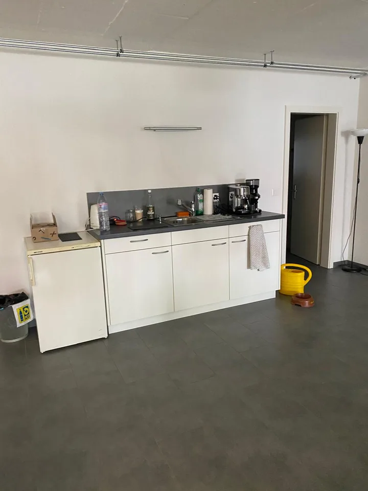 Helles Büro (110m2) mit Lager (45m2) an zentraler Lage in Täuffelen