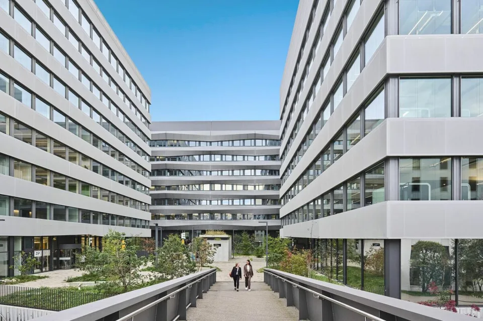 Espaces de bureau entièrement aménagés dans le cluster Life Science Stücki Park