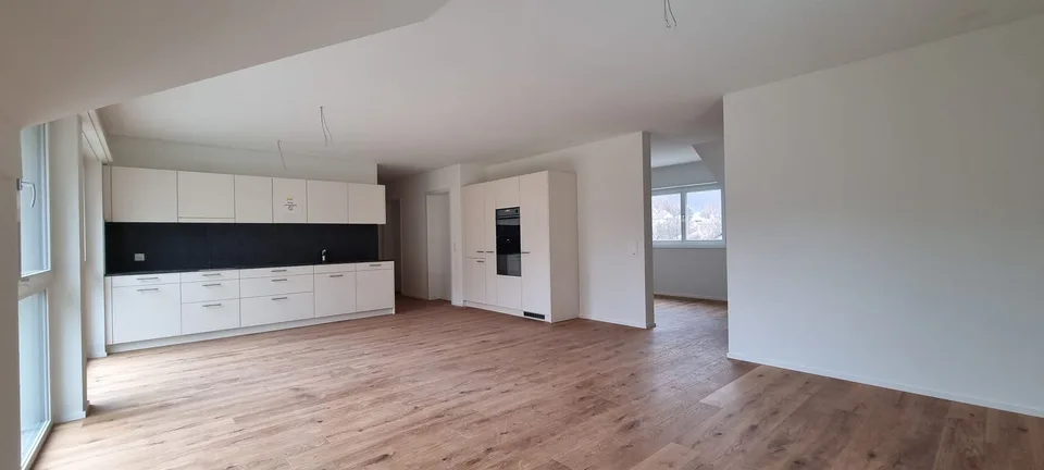 Attrayant appartement neuf de 4,5 pièces au 2e étage avec balcon ensoleillé