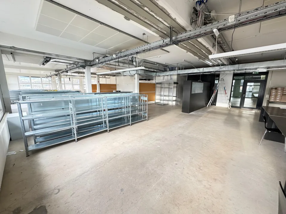 DAMMPARK: Grande area di ufficio vicino alla stazione di Frick