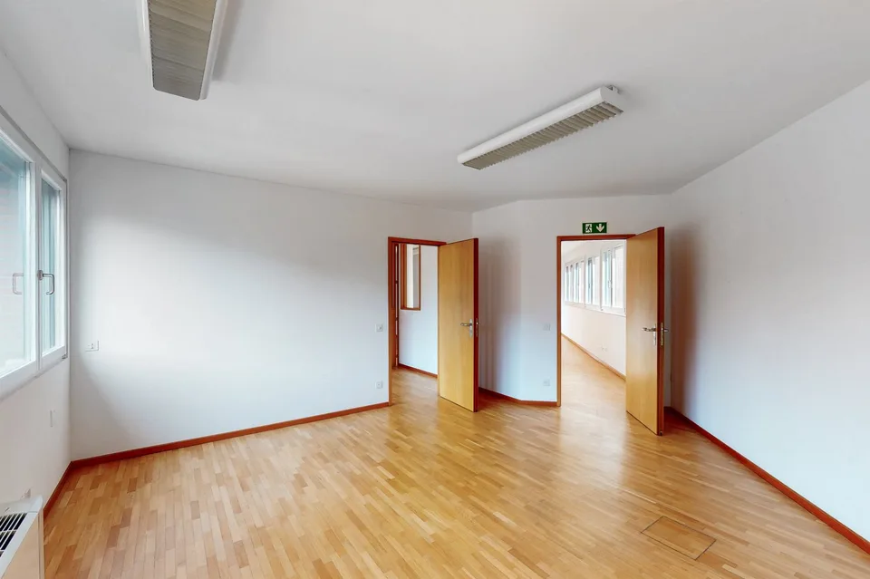 Bürofläche von Prestige in Mendrisio 170 m² funktional und hell