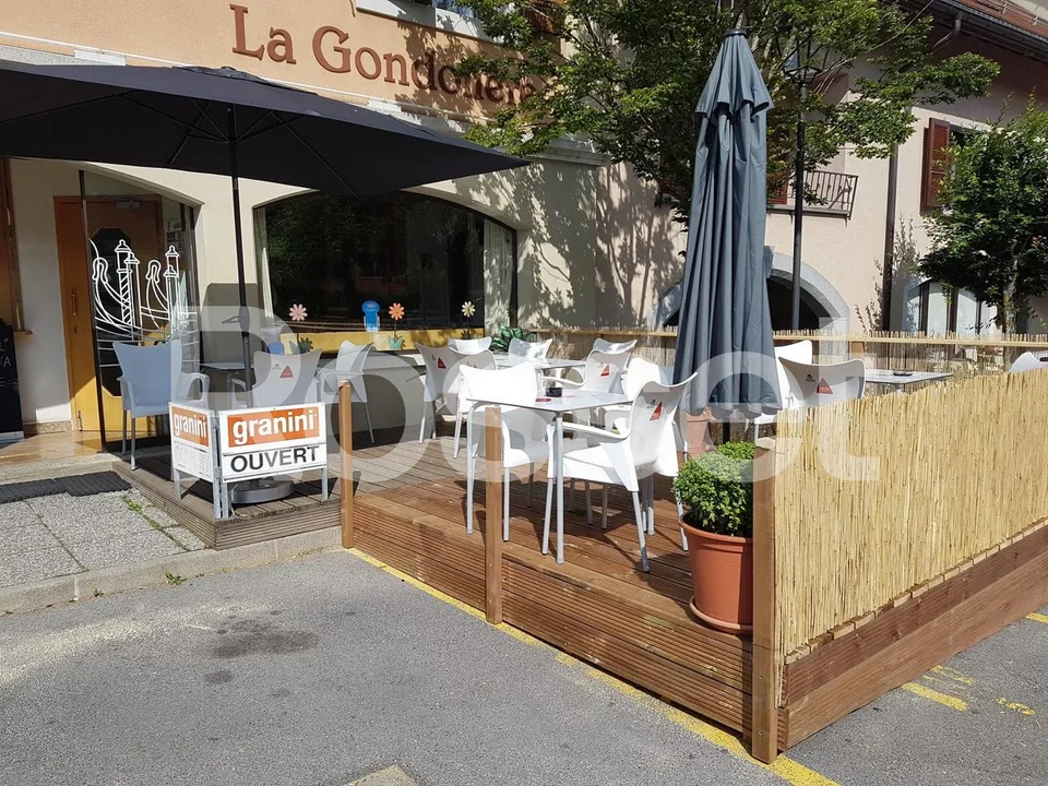 Affascinante Café-Ristorante nel cuore di Puidoux, ideale per piccola ristorazione