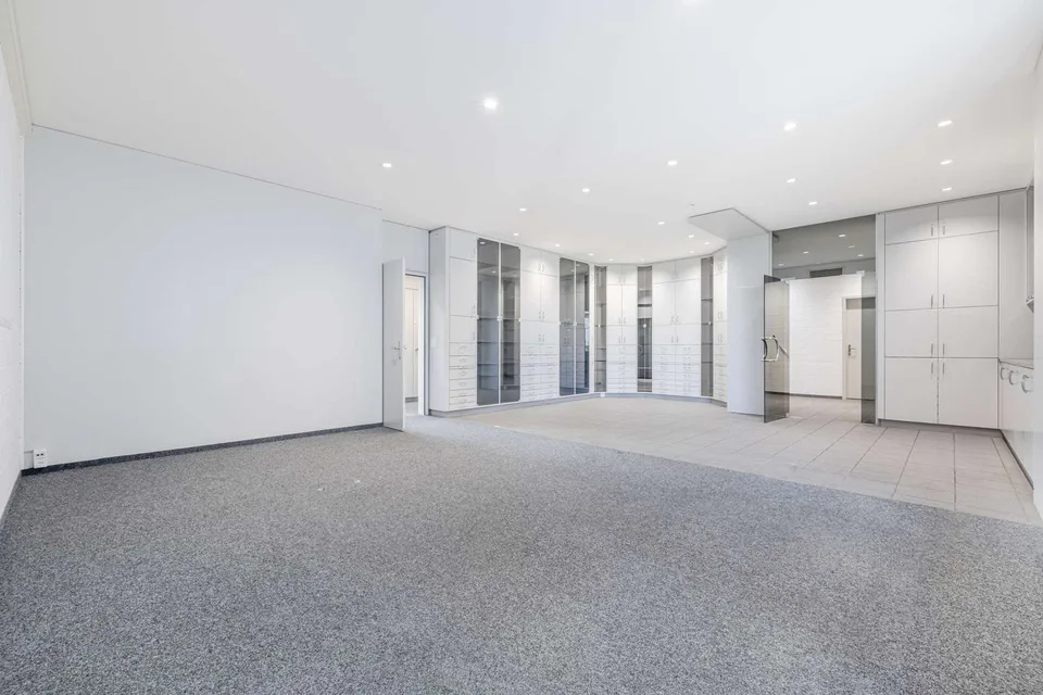 Espace pour Idées : 300 m² d'Espace de Bureau au Cœur de Winkeln, St. Gallen