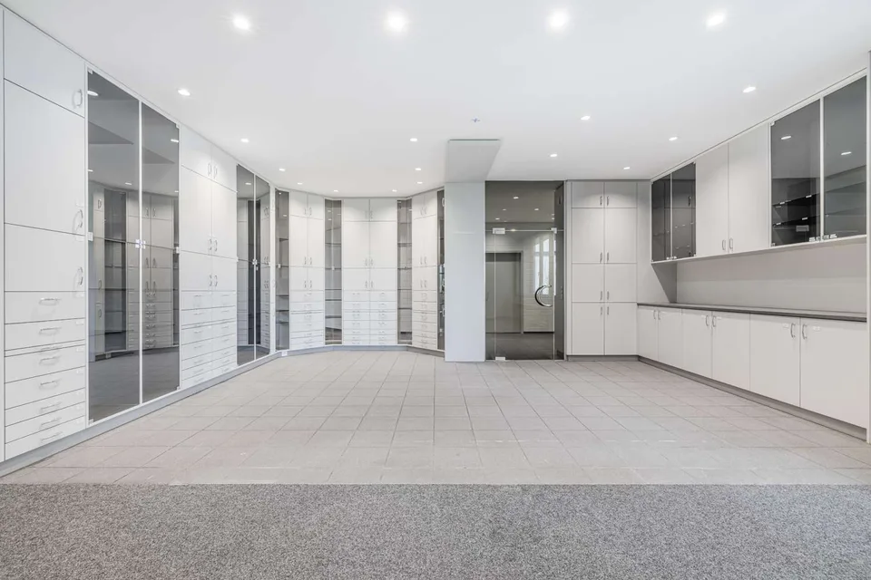 Espace pour Idées : 300 m² d'Espace de Bureau au Cœur de Winkeln, St. Gallen