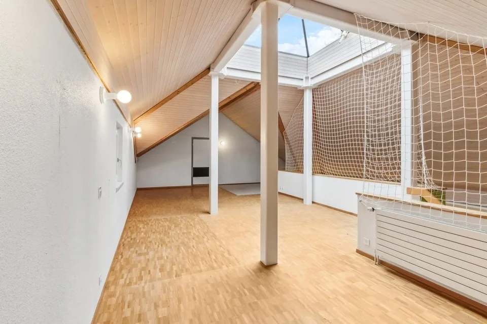 Espace de garderie à quelques minutes à pied de la gare de Schwerzenbach – photo 6 sur 8